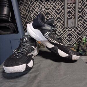 Men's Basketball Nike Giannis Antetokounmpo Shoe, Black and Green in color size